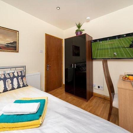 F5 Private Double Room Лондон Экстерьер фото