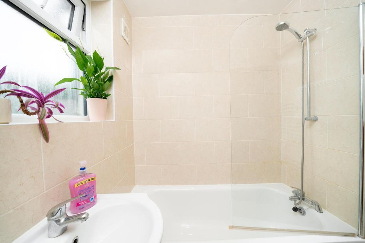 F5 Private Double Room Лондон Экстерьер фото